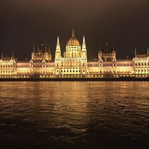 Budapest Downtown Apartments With Balcony & Optional Garage & Restaurant In The Building